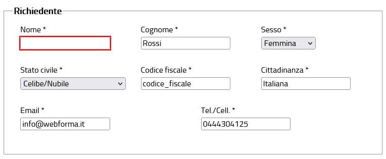 Viene mostrato un form dove l'obbligatorietà di un campo è identificata dal colore rosso e anche dal simbolo asterisco.